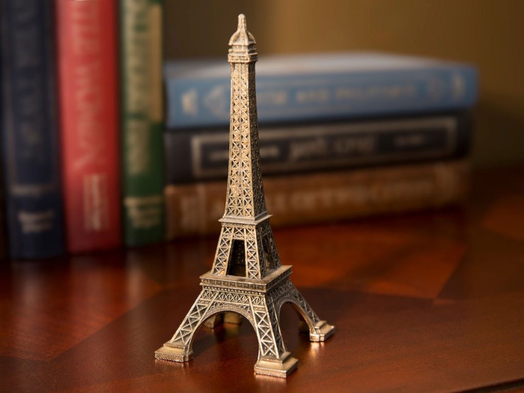 L'histoire des souvenirs de Paris : comment sont-ils devenus si populaires ?